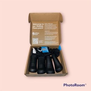 Never worn Walkee Paws Short XS